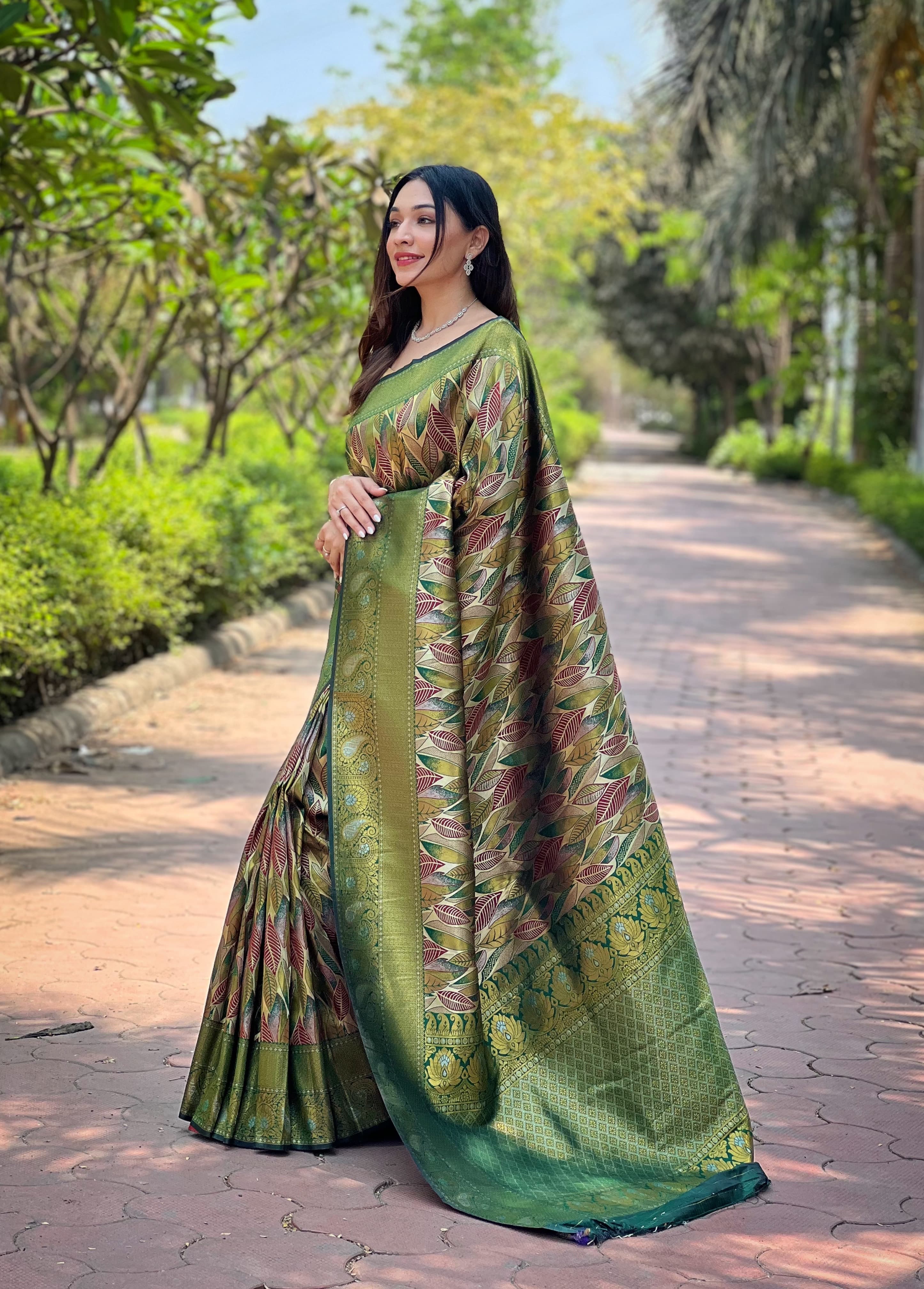 Wedding Wear Mehndi Beautiful Border Design Saree
