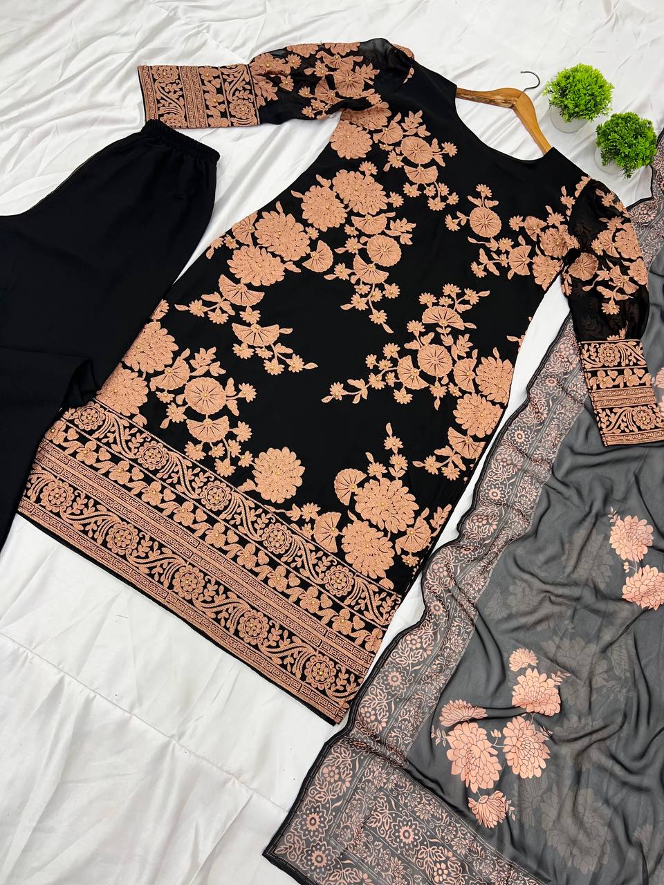 Adorable Georgette Black Color Salwar Suit