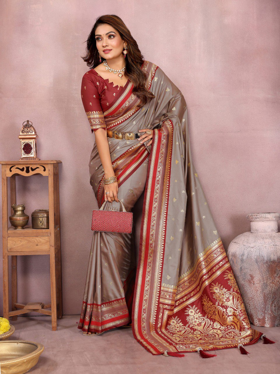 Gray Color Festive Wear Silk Rich Pallu Saree